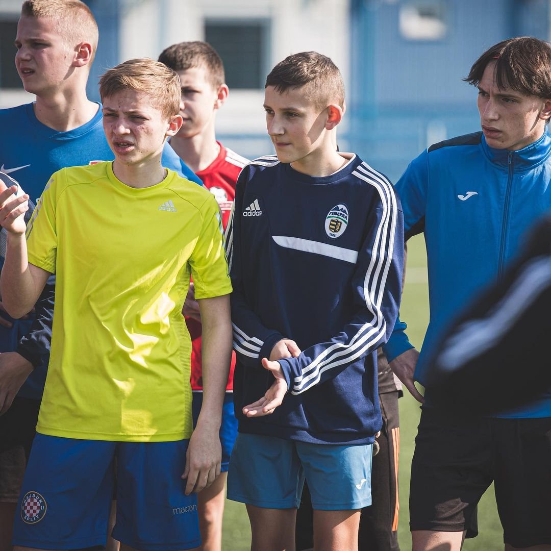 ?? Ve spolupráci s naším partnerským klubem SK Motorlet jsme připravili první trénink pro kluky z FC Minaj.

⚽️ Od teď už čekají mladé ukrajinské fotbalisty pravidelné tréninkové dávky! ? #acsparta